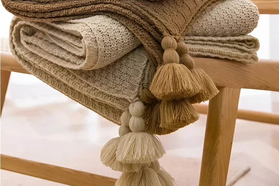 Chunky Knit Tasseled Throw Blanket